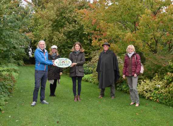 Auszeichnung Mit Der Natur Im Garten Wien Plakette Hblfa Gartenbau Schonbrunn