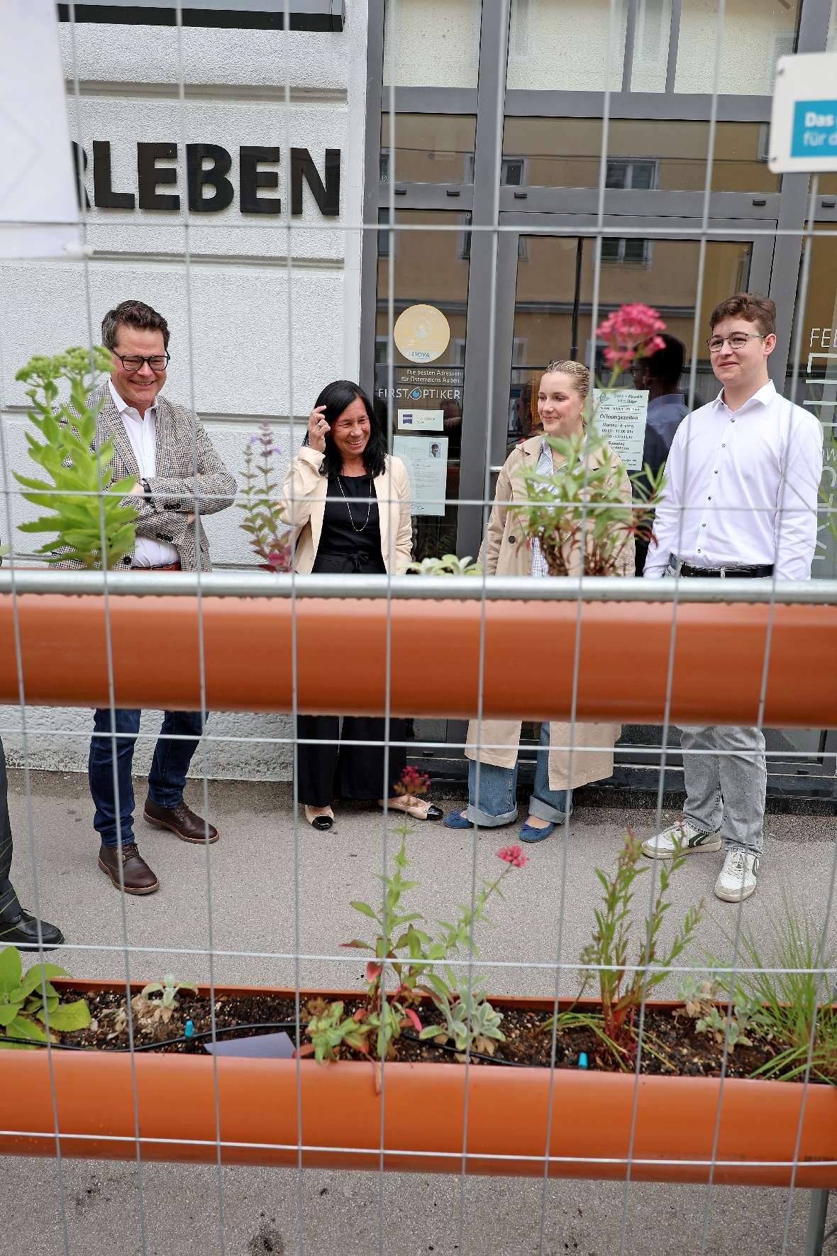 begrünter Bauzaun - ein Maturaprojekt von Schüler*innen der HBLFA Schönbrunn in Zusammenarbeit mit Wien Kanal