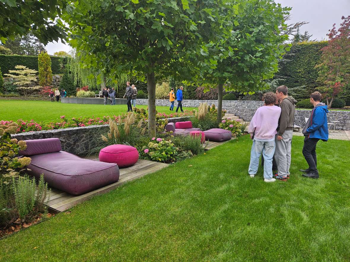 Garten mit Chillbereich