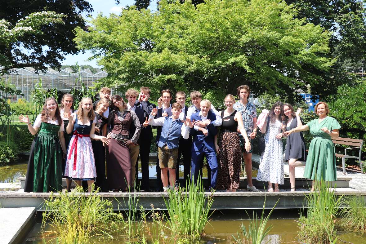 Die Klasse 5GB im Schulgarten
