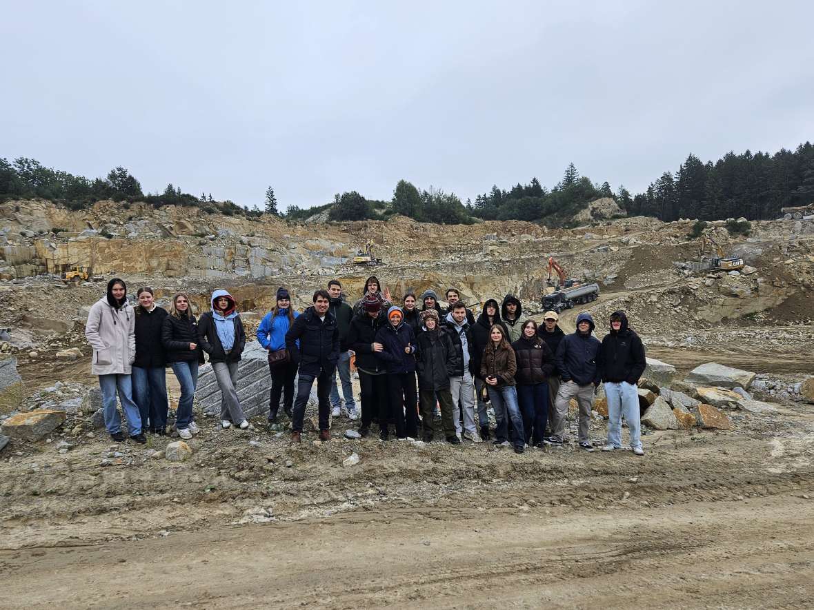 Gruppenfoto im Steinbruch