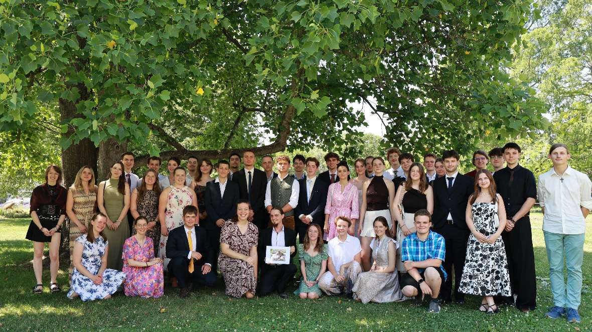 Gruppenfoto Maturantinnen und Maturanten 2025